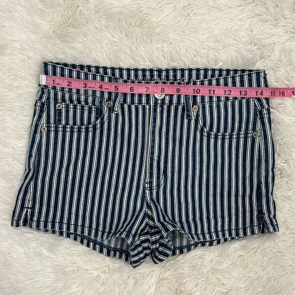 American Eagle Shorts Size 8 - Picture 4 of 10